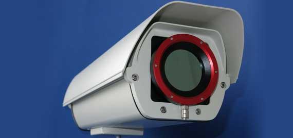 Wärmebildkamera mit Schwenk-Neigekopf zur automatischen Überwachung großer Flächen